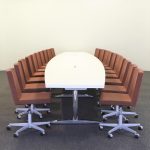 Långt konferensbord