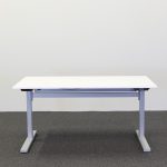 Elektriskt höj- och sänkbart  skrivbord