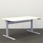 Elektriskt höj- och sänkbart  skrivbord