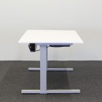 Elektriskt höj- och sänkbart  skrivbord