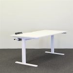 Elektriskt höj- och sänkbart  skrivbord  160 cm