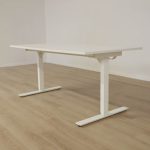 Elektriskt höj- och sänkbart  skrivbord  160 cm