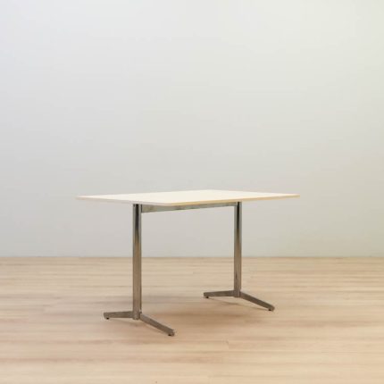 Whiteboard med integrerad  monitorfunktion