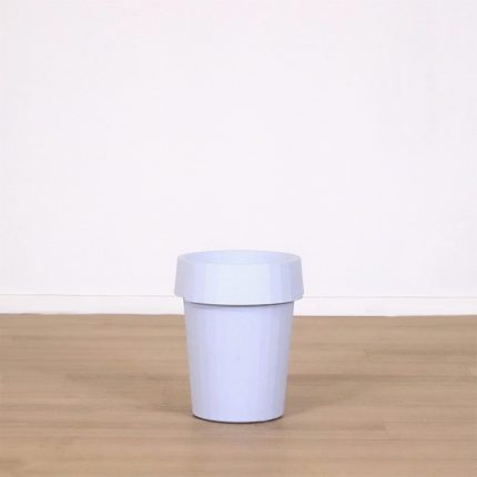 Träbänk med ryggstöd