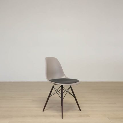 Caféstol Eames Plastic Chair