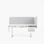 Höj- och sänkbart skrivbord med tillbehör