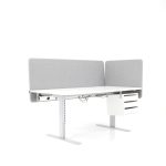 Höj- och sänkbart skrivbord med tillbehör