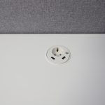 Höj- och sänkbart skrivbord med tillbehör