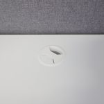 Höj- och sänkbart skrivbord med tillbehör