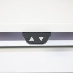 Höj- och sänkbart skrivbord med tillbehör