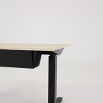 Höj- och sänkbart skrivbord
