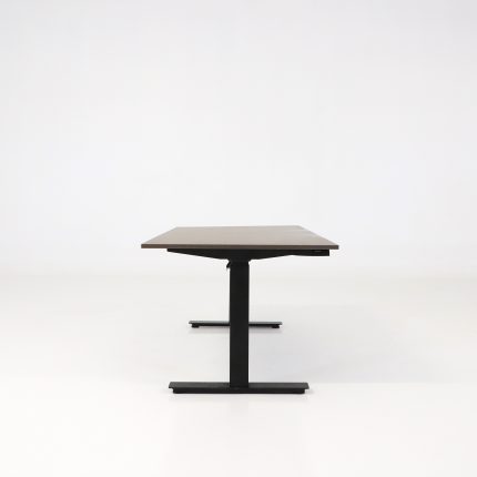 Höj- och sänkbart skrivbord